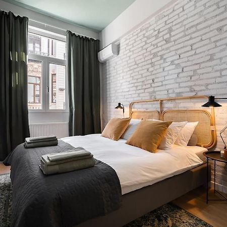 Old City Apartment - Self Check-In Бухарест Экстерьер фото