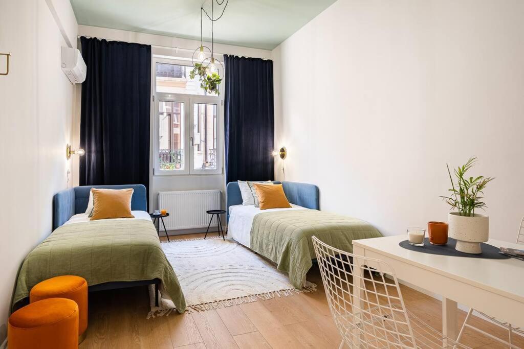 Old City Apartment - Self Check-In Бухарест Экстерьер фото